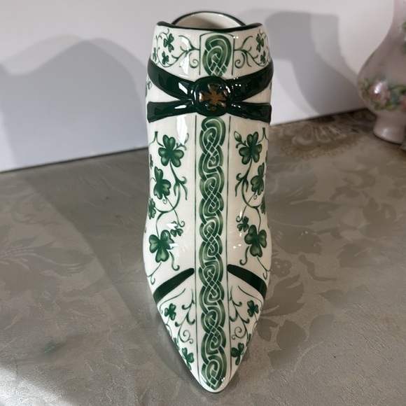 Shamrock Vintage Shoe Planter/Vase Hand painted clover leave designs - Picture 4 of 7